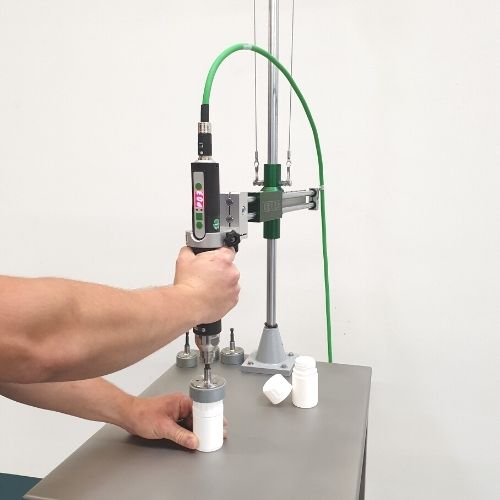 vissage de bouchon flacon